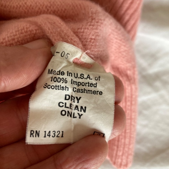 Soft powder pink cashmere sweater Lord & Taylor 2-ply Scottish yarn made in USA - Picture 6 of 7